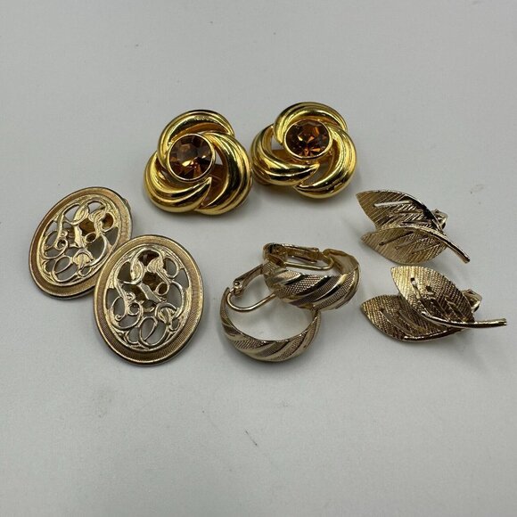 Vintage Clip On Earrings Lot Gold Tone Mixed Styles Hoop Swirl Leaf Retro - Picture 1 of 14